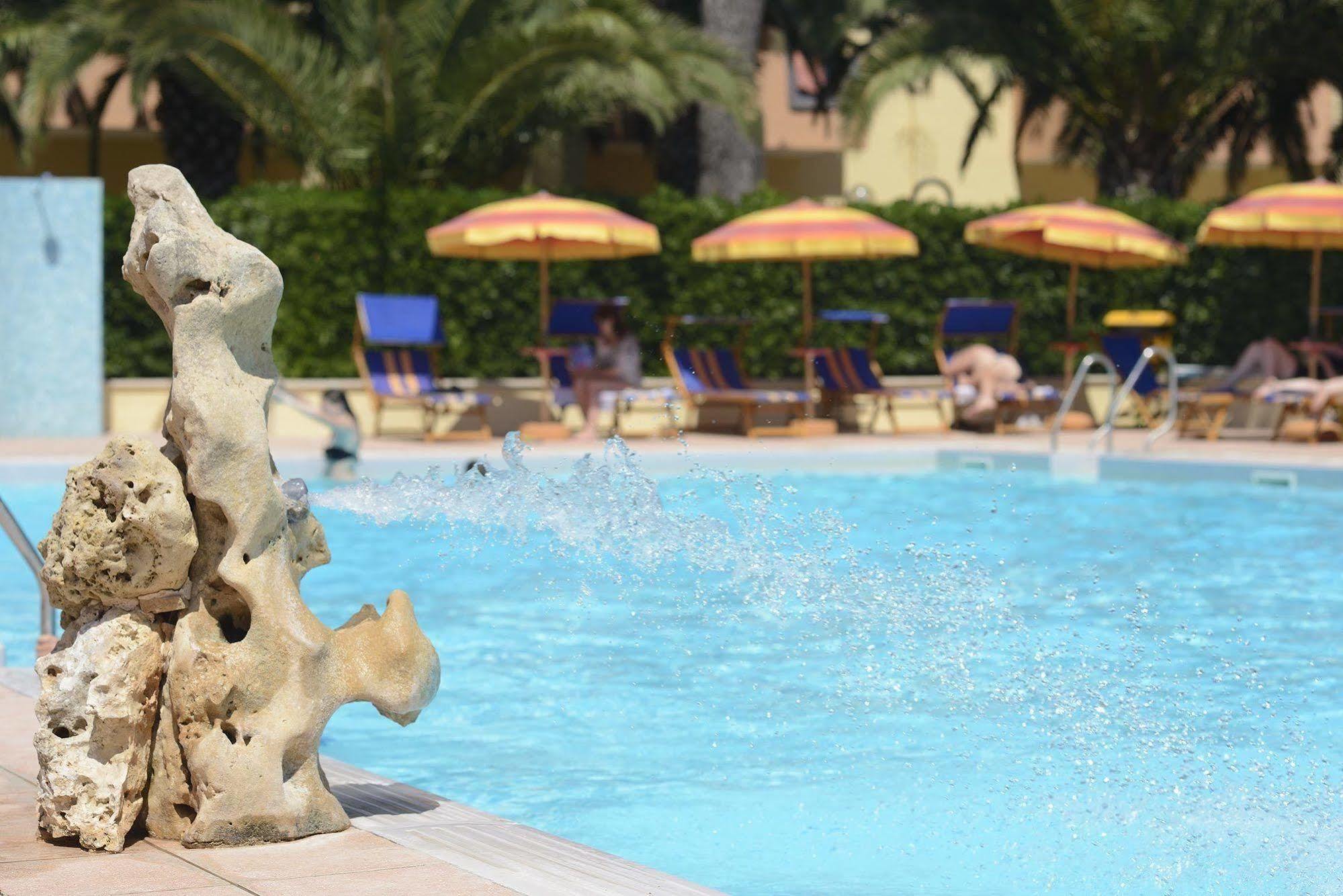 Oasis Aparthotel 2*