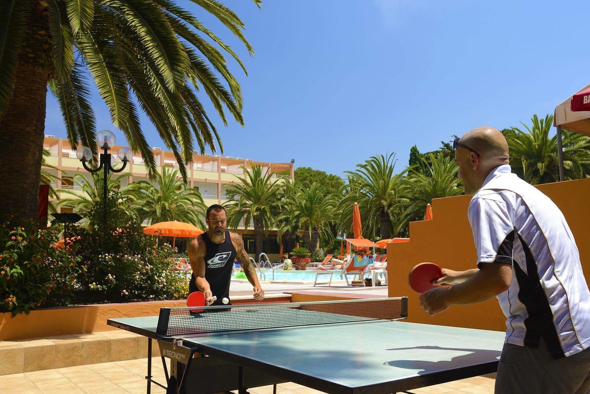 Oasis Aparthotel 2*
